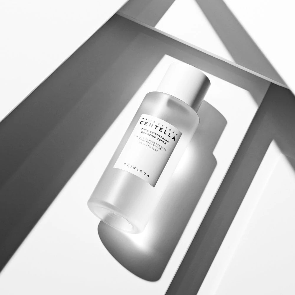 تونر الإشراقة والتفتيح من Skin1004